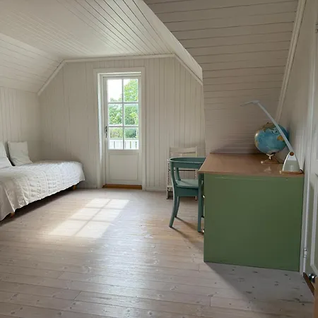 Charming House With Large And Sheltered Garden *